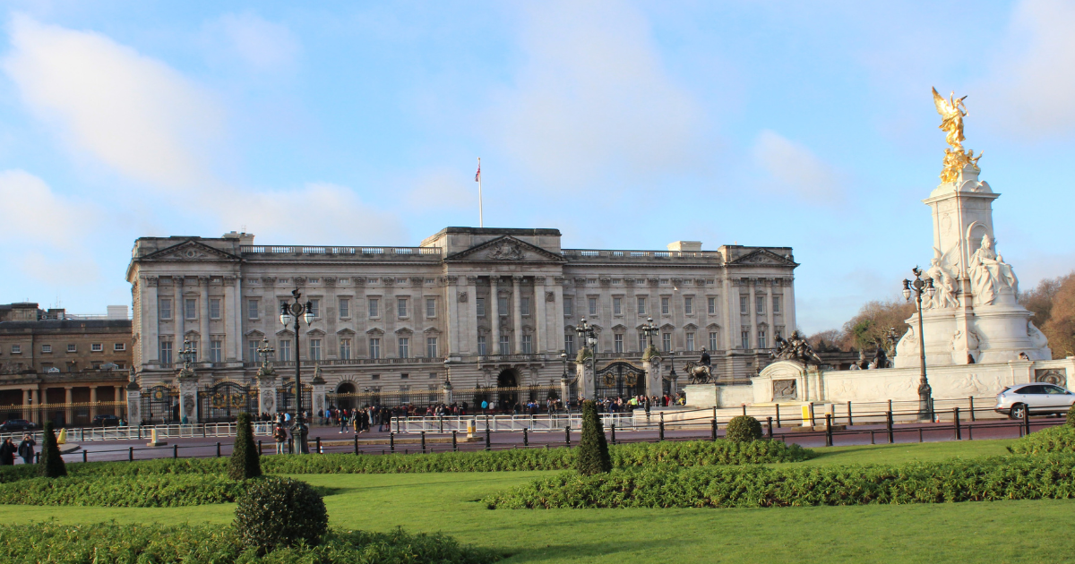 イギリス国王チャールズ3世戴冠式、パレードはバッキンガム宮殿からスタート | アラフィフの旅路 m-teaの場合